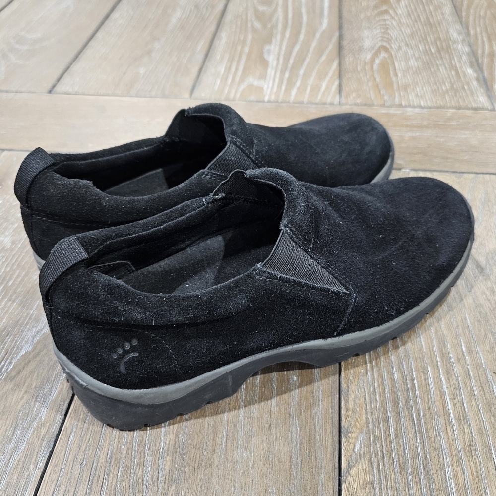 BareTraps Yard Suede Slip On, Women's Size 7.5